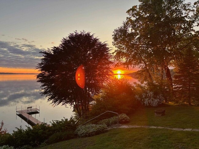 5026 Lake Mendota Dr in Madison, WI - Building Photo - Building Photo