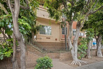 2463 Sawtelle Blvd in Los Angeles, CA - Foto de edificio - Building Photo