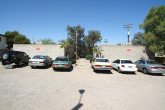 2821-2831 N Euclid Ave in Tucson, AZ - Foto de edificio - Building Photo