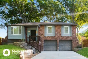 816 NW Buckingham Pl in Blue Springs, MO - Building Photo