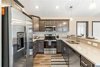 427 Chloe Dr in Tiffin, IA - Building Photo - Building Photo