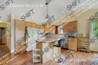 2688 Walnut Hills Ct SE in Kentwood, MI - Foto de edificio - Building Photo