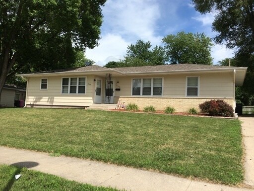 2226 Melrose Ave in Ames, IA - Building Photo