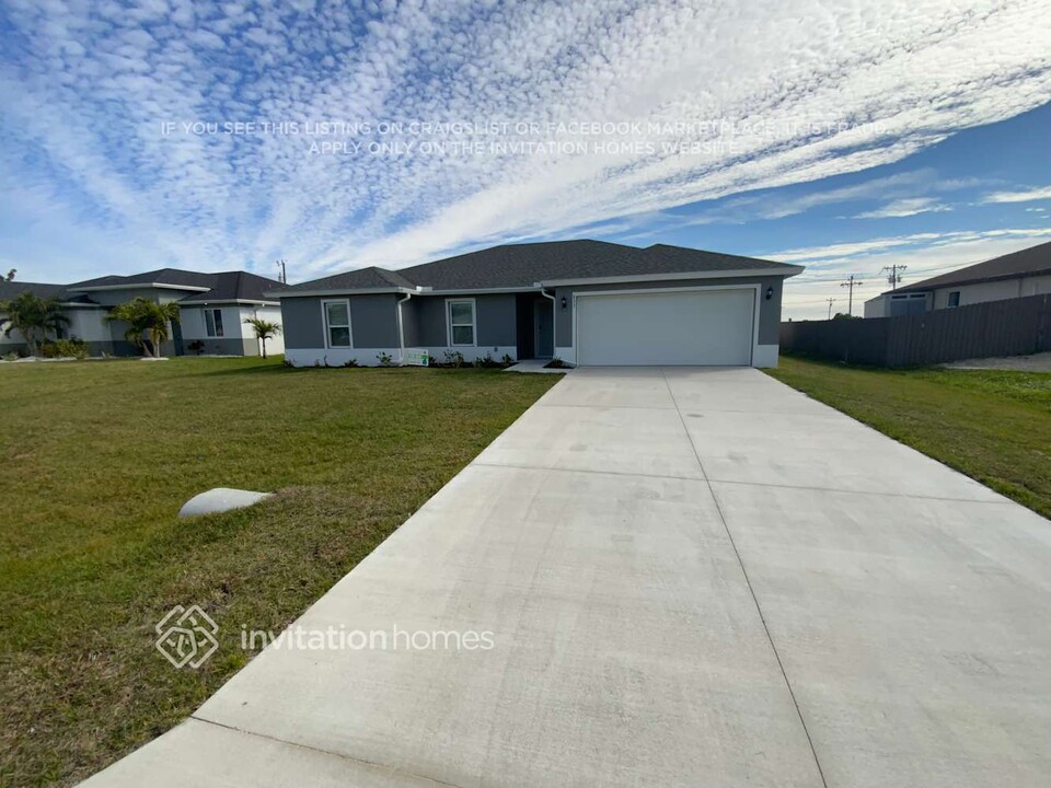 833 NE 7th Pl in Cape Coral, FL - Building Photo