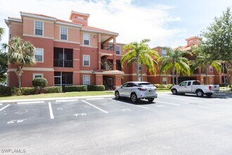 23680 Walden Center Dr in Bonita Springs, FL - Building Photo - Building Photo