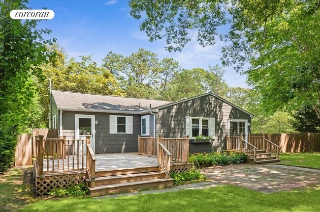 4 East End Ave in East Quogue, NY - Building Photo - Building Photo