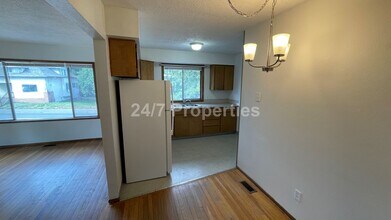 4530 SE Cesar Estrada Chavez Blvd in Portland, OR - Building Photo - Building Photo