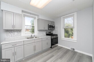 231 E Knight Ave in Collingswood, NJ - Building Photo - Building Photo