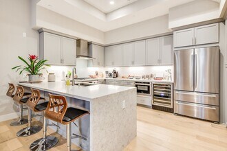 1920 S Pacific Coast Hwy in Redondo Beach, CA - Building Photo - Building Photo