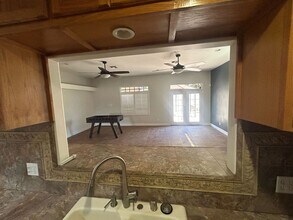 3301 Mount Vernon Ave in Bakersfield, CA - Building Photo - Building Photo