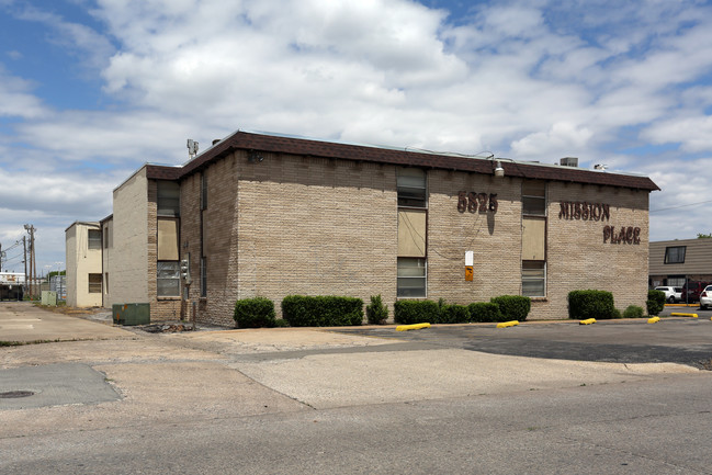 Mission Place Apartments in Oklahoma City, OK - Building Photo - Building Photo