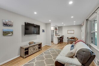 3201 Valaire Dr in Decatur, GA - Building Photo - Building Photo