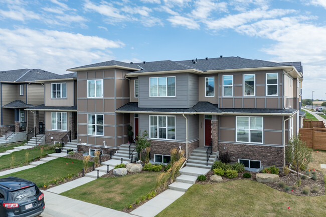 115 S Shore Crt in Chestermere, AB - Building Photo - Primary Photo