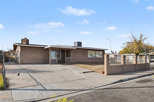 313 Fox Cir in Las Vegas, NV - Building Photo - Building Photo