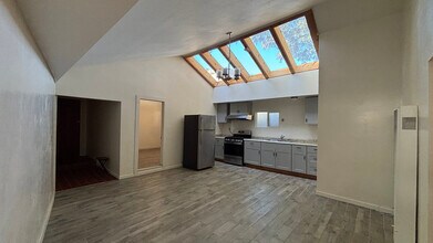 562 Van Buren St in Monterey, CA - Building Photo - Building Photo