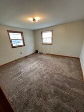 411 W Washington St, Unit 2 in Macomb, IL - Foto de edificio - Building Photo