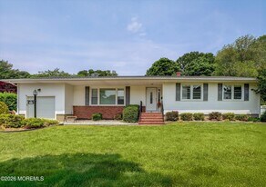 125 Beechwood Ave in West Long Branch, NJ - Building Photo