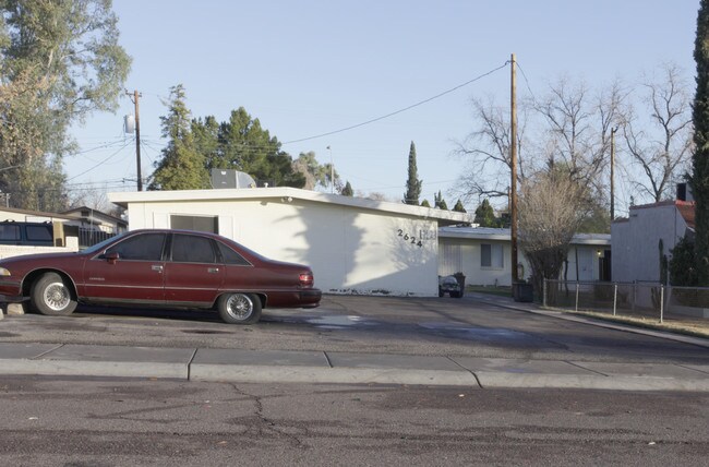 West Orangewood Apartments in Phoenix, AZ - Building Photo - Building Photo