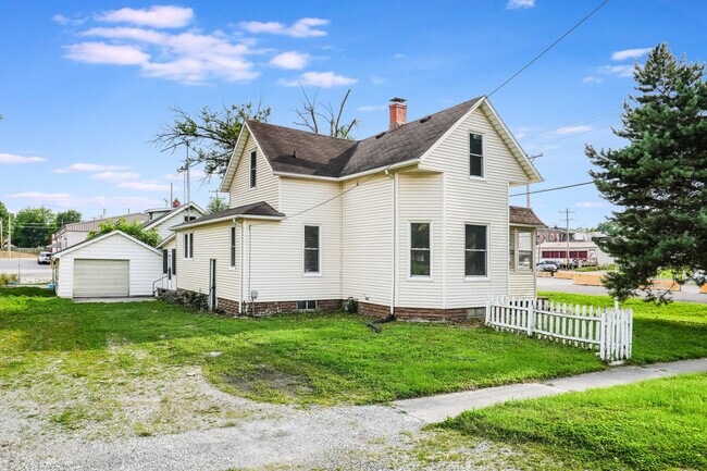 126 N Union St in Staunton, IL - Building Photo - Building Photo