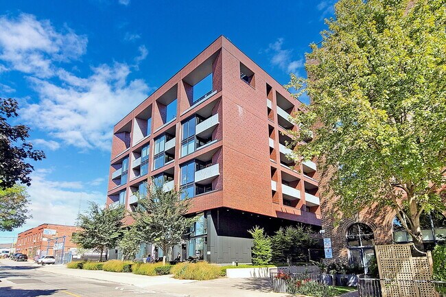 383 Sorauren Ave in Toronto, ON - Building Photo - Building Photo