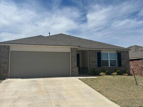 9709 Laredo Ln in Yukon, OK - Building Photo - Building Photo