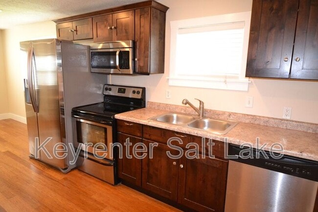 201 E 8800 S in Sandy, UT - Building Photo - Building Photo