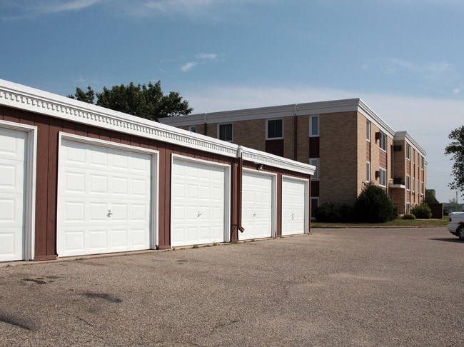 Hillcrest Apartments in Le Sueur, MN - Building Photo - Building Photo