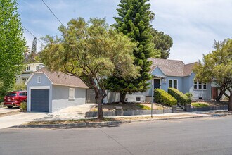 4978 N. Maywood Ave in Los Angeles, CA - Foto de edificio - Building Photo