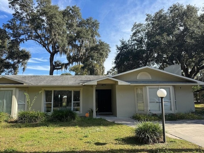 property at 581 Woodlawn Terrace