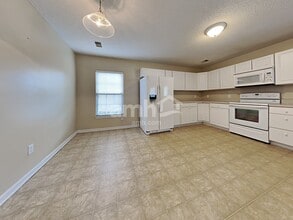 132 Wildberry Ln in Goose Creek, SC - Building Photo - Building Photo