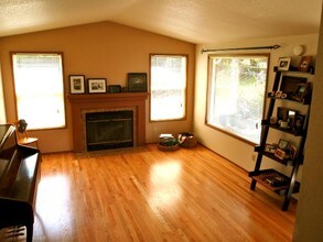 4408 216th St SW-Unit -B in Mountlake Terrace, WA - Building Photo - Building Photo