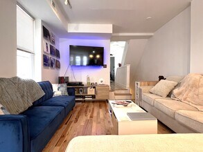 2544 W Girard Ave, Unit 2F in Philadelphia, PA - Building Photo - Building Photo
