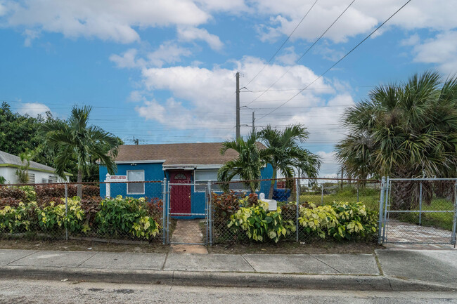 865 W 1st St in Riviera Beach, FL - Building Photo - Building Photo