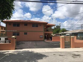 2600 NW 14th St, Unit 4 in Miami, FL - Building Photo