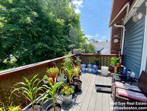 56 Jackson St, Unit 2 in Quincy, MA - Foto de edificio - Building Photo