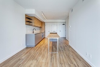 10448 University Dr in Surrey, BC - Building Photo - Building Photo