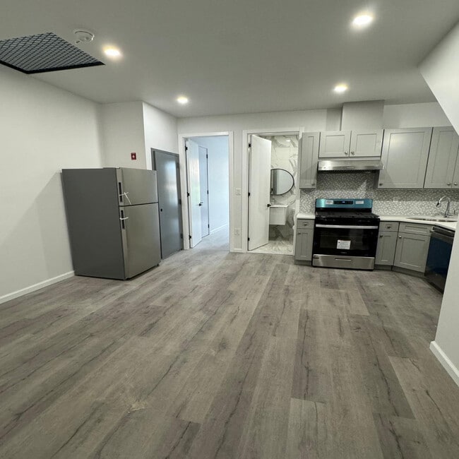 260 Wyckoff Ave, Unit 2R, Unit 2R