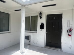 5831 NE 18th Ave in Fort Lauderdale, FL - Foto de edificio - Building Photo