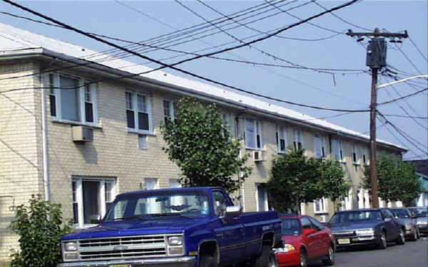 Crescent Gardens in North Bergen, NJ - Foto de edificio