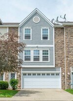 352 NE Kingwood in Waukee, IA - Building Photo