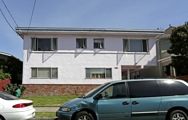 1515 Harmon St in Berkeley, CA - Foto de edificio - Building Photo