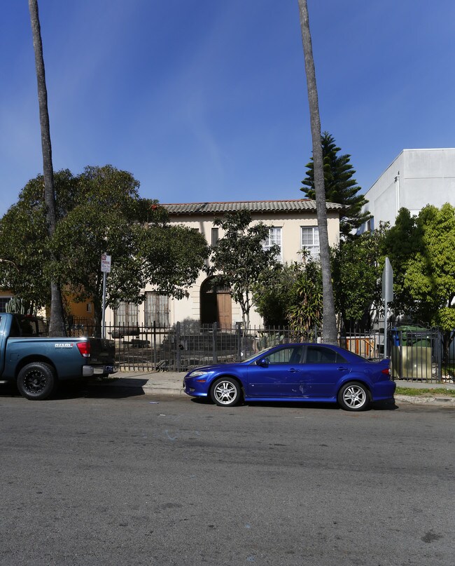 923 S Mariposa Ave in Los Angeles, CA - Building Photo - Building Photo