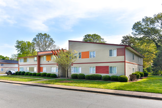 Silverstone Apartments in Charlotte, NC - Foto de edificio - Building Photo