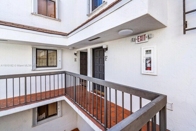 1520 Salzedo St in Coral Gables, FL - Building Photo - Building Photo