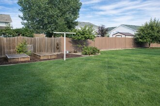 2113 Santa Barbara Dr in Bismarck, ND - Building Photo - Building Photo