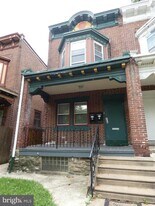 542 E Woodlawn St in Philadelphia, PA - Building Photo