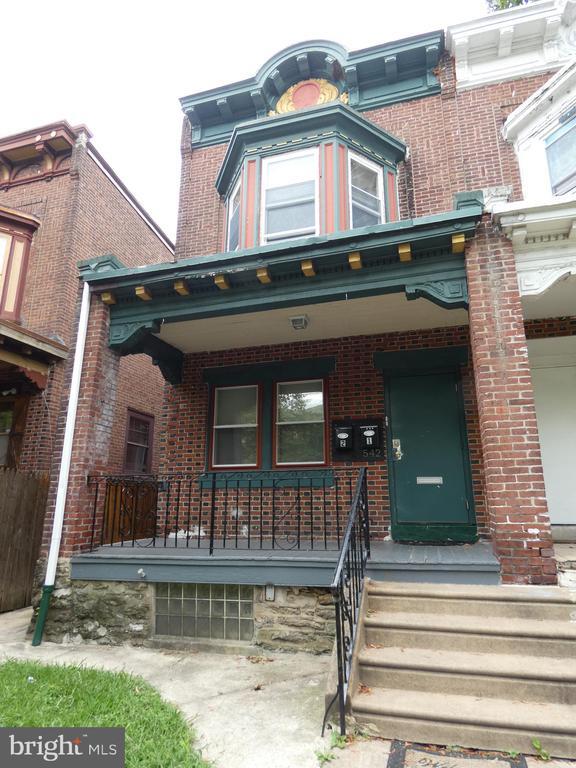 property at 542 E Woodlawn St