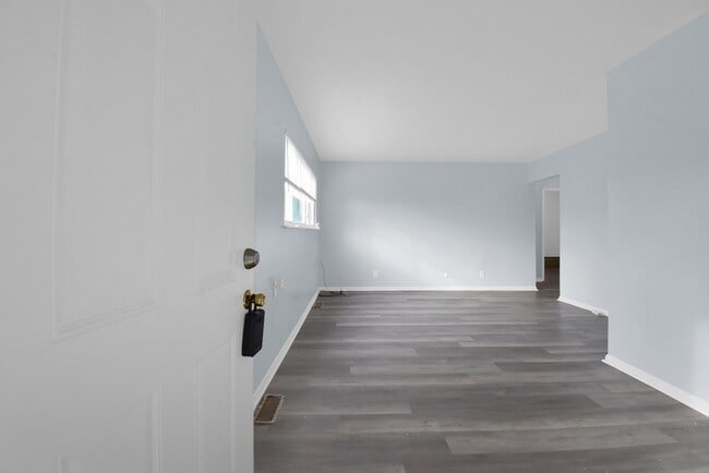 849 Wellington Blvd, Unit 849