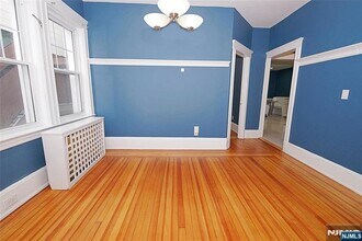 510 Undercliff Ave, Unit 1 in Edgewater, NJ - Building Photo - Building Photo