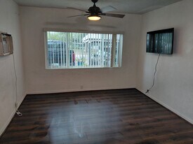 5720 24th St W, Unit Apt in Bradenton, FL - Building Photo